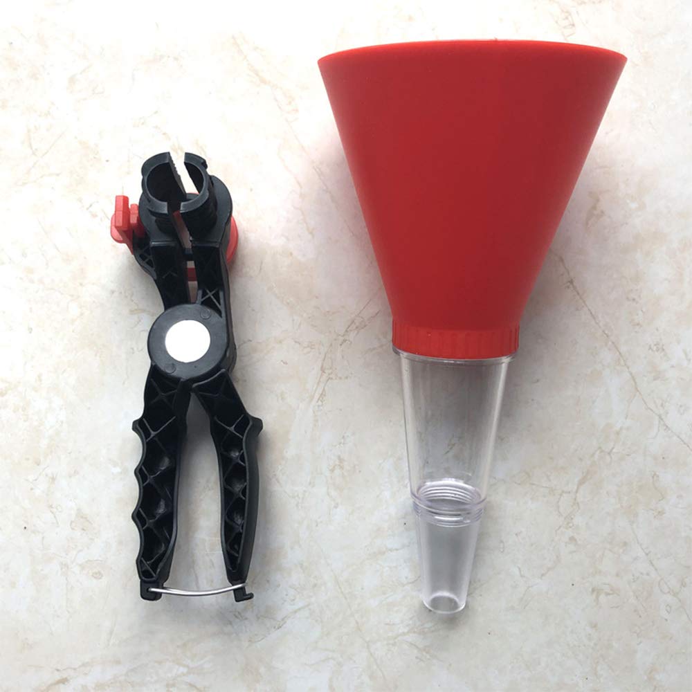 Embudo rojo para aceite de motor junto a su soporte de sujeción ajustable.