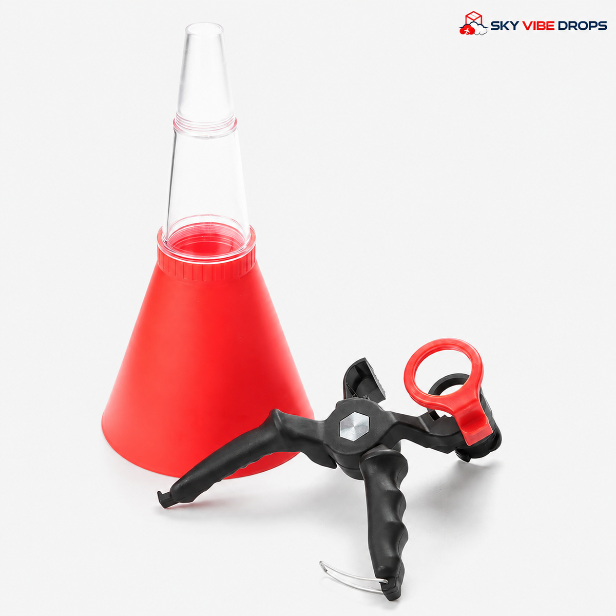 Embudo para aceite desmontado con recipiente rojo, tubo transparente y abrazadera ajustable.
